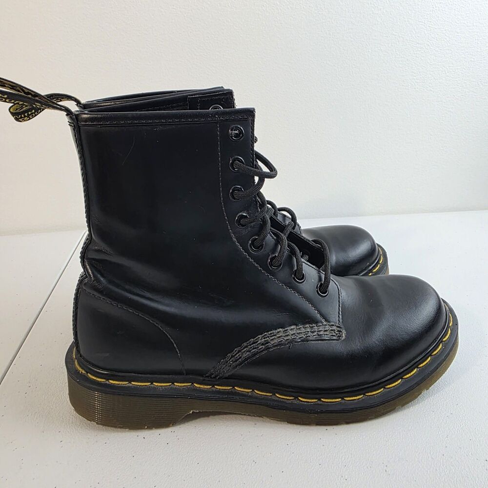 Dr. Martens Womens AirWair Black Leather Classic Combat Style Boots Sz 8 8 Hole - Picture 5 of 8